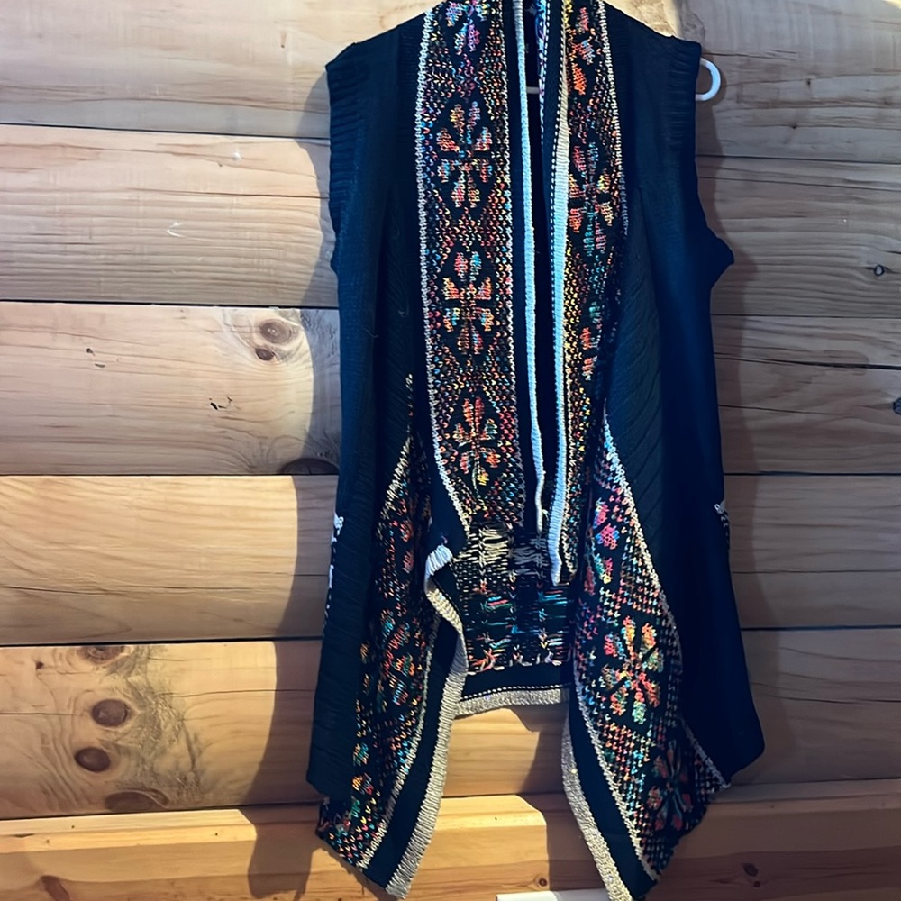 Vocal Gorgeous Black sleeveless black cardigan